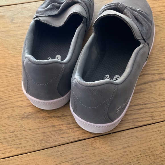 Skechers Madison Avenue Slip-ons - Picture 6 of 9